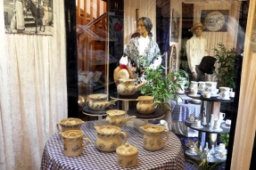 C'est une maison unique en son genre qui célèbre les arts de la table, c'est à Arnay-le-Duc, en Bourgogne évidemment ! 